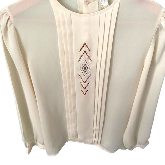 Vintage Elegant Cream Blouse with Embroidered Detail in Size 12 - Picture 4 of 7